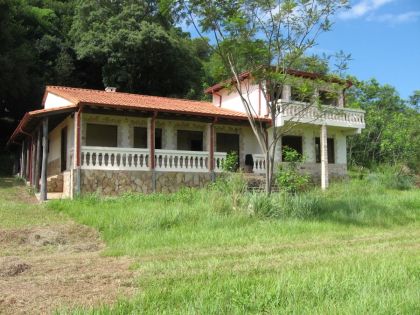 Bungalow auf 5 Hektar in Yataity